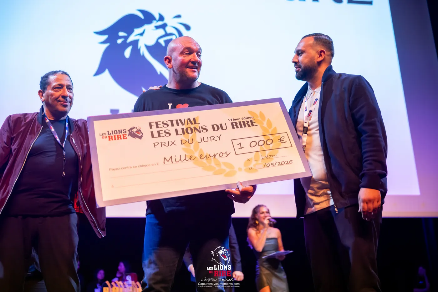 Olive recevant le Prix du Jury de la 11ᵉ édition du festival Les Lions du Rire