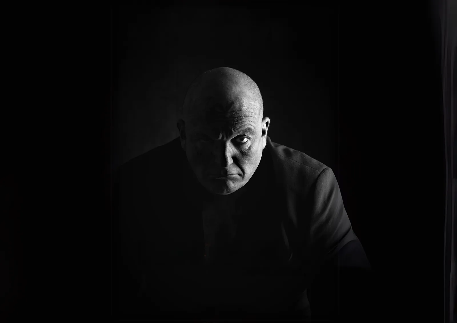 Portrait d'Olivier Destierdt en clair-obscur